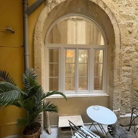 Au Coeur Du Centre Historique Μονπελιέ
